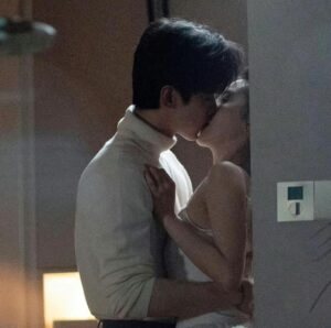 TÌNH YÊU TRẢ GIÁ 100 LẦN TỔN THƯƠNG