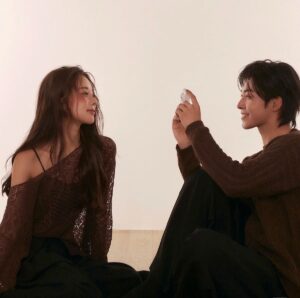 Mở Mắt Thấy Chồng Ôm Chị Dâu