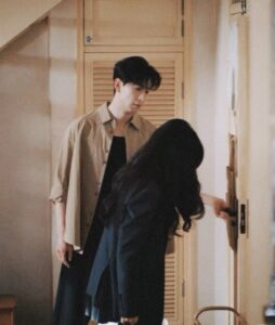 Chồng Gắn Định Vị Dưới Gầm Xe, Tôi Mỉm Cười Đưa Em Chồng Lên Đường