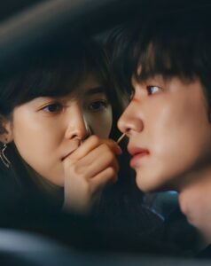 Khối Hộp Đen Dưới Đống Đổ Nát