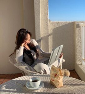 T át Anh Bằng Tám Thứ Tiếng