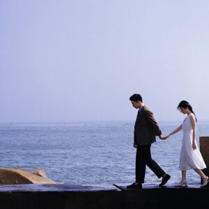 Trói Buộc Giữa Hai Thế Giới