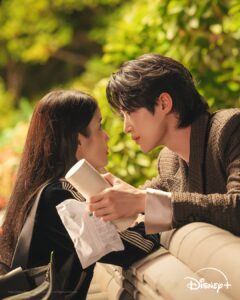 Hóa Ra Em Chỉ Là Bản Sao Của Cô Ấy